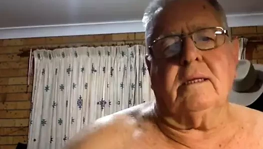 Dede kameraya boşalıyor