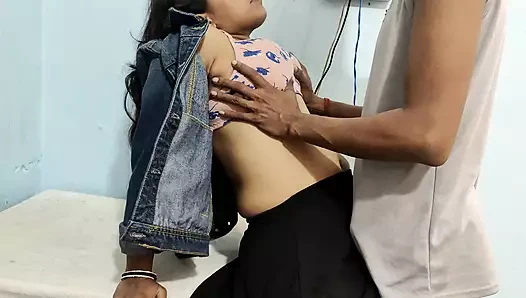 Amma Ko Table Par Leta ke Jabr-dast Pela