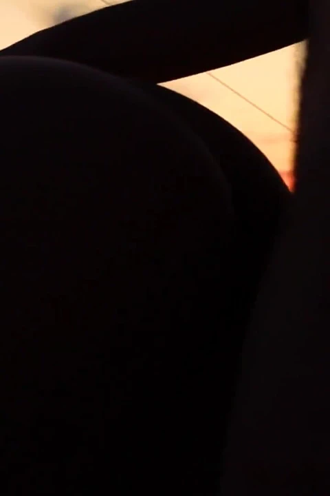 Kız arkadaşıma üniversitenin çatısı üzerinde hızlı bir sikiş yapıyorum