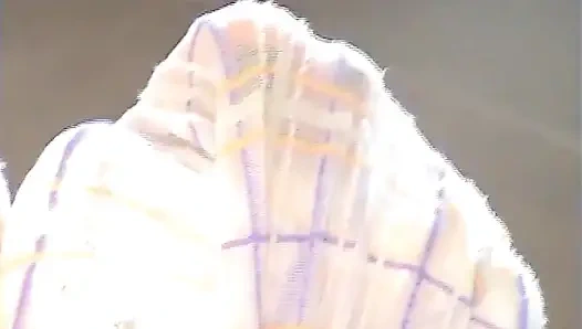 Bacaklı ve naylon çoraplarımla oynuyorum