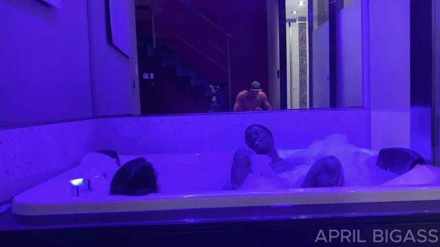 Büyük zenci yarağı sevgilim ağzımı sikiyor ve gavat kocamın önünde döl yutıyorum!!