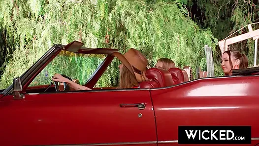 Wicked - büyük memeli octavia red motorcu adamla gırtlağına kadar alıyor ve domaltıyor