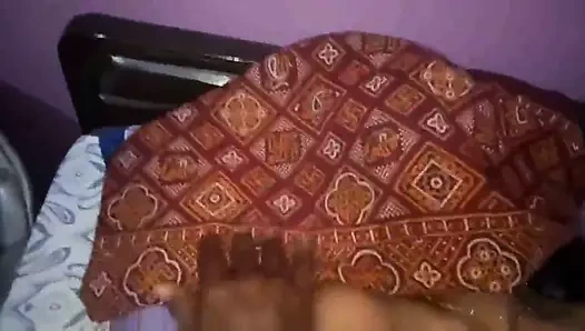 Meri karısı ki badi badi göğüsler