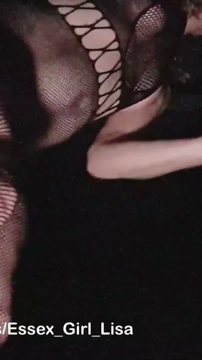 Lisa emme iki musluklar içinde the gloryhole at sheworld | Klip 1