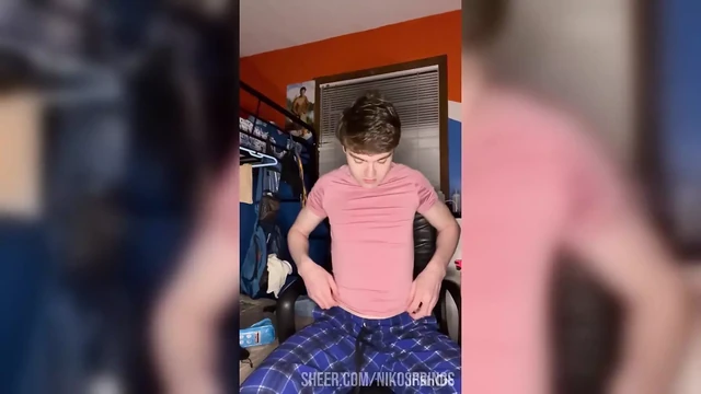 Стимуляция сосков заставляет меня так жестко кончить!