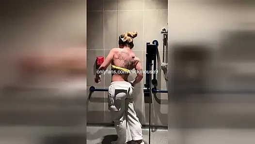 Spor salonu yoga frikik: 18 yaşındaki kıllı amcık patlıyor tiktok canlı