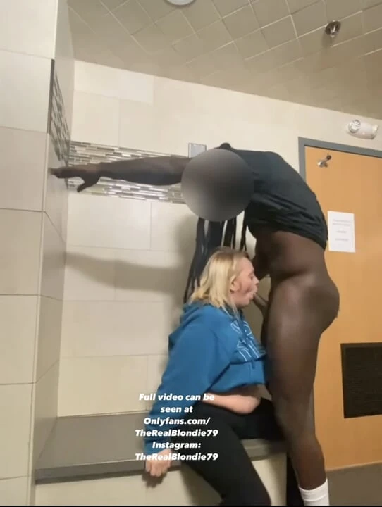 Минеты, поцелуи и трах на спине