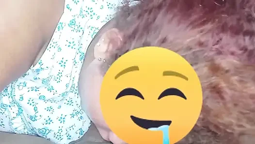 Üvey annem tüm yarağımı ağzına alıyor