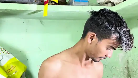 Üvey erkek kardeşim odada meyve sikiyor