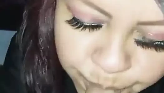 Le doy su regalote ami mujer el 14 de febrero una vergida