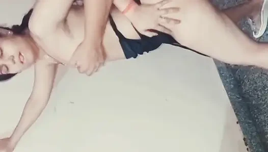 Latika büyük yarakla sikişiyor