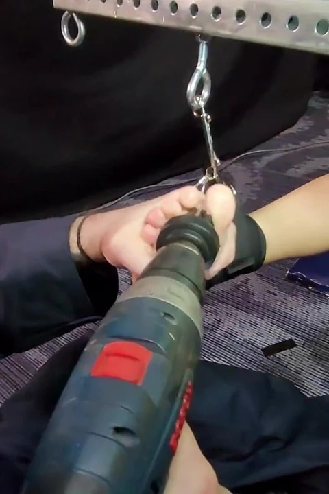Mini mura surus ateşli ayaklar gıdıklanıyor ve görüntüleniyor! - 1080p- yeni bleu - Muras'ın seksi ayaklarını gösteriyoruz ve onları gıdıklıyor, bu da onu yönlendiriyor