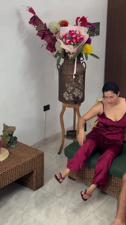 Arkadaşımın evinde pijama partisi ve dinlenirken ben oynadım