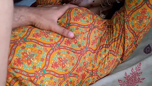 Hintli evli kadın diyor ki, kocam her zaman sıkı amcığımı sikmeye hazır