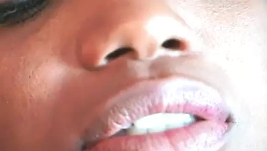 Sıcak abanoz lezbiyenler lütfen birbirinden