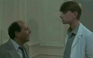 Arianne kah: kıllı bir çalı ve küçük göğüsler ile çıplak