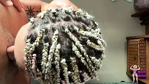 Gırtlağına kadar sakso çekiyor