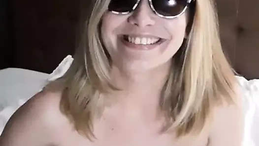 Aptal emmek sürtük ne istediğini söylüyor