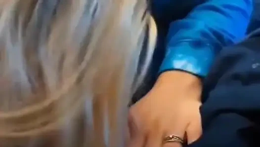 Ateşli, seksi, elle muamele yalama, emme, ıslak saksoya dönüşüyor! Onu inletirken beni izle!