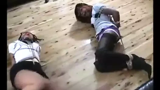 seksi kızlar hogtied ve drooling