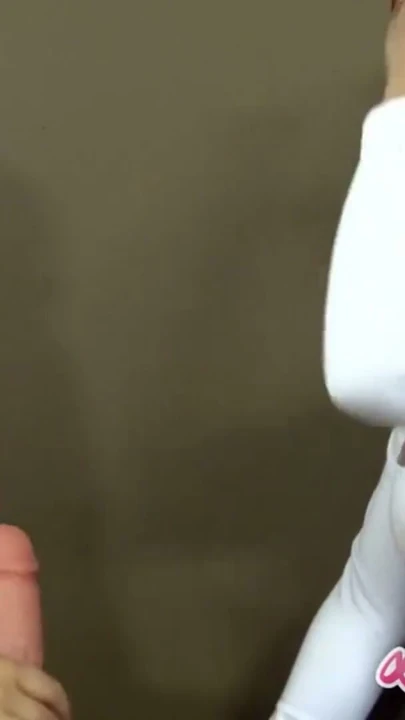 Büyük Memeli Latina Oda Arkadaşları Anal Dildo ile Keşif Yapıyor | Clip 1