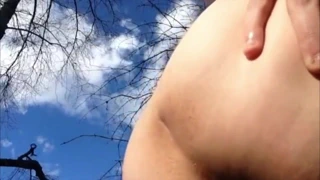 Açık havada osuruk ve kokuyu göz kırpıyor