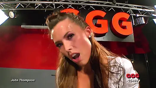 Ggg John Thompson - grup seks fahişesi daha fazla boşalmak için yalvarıyor