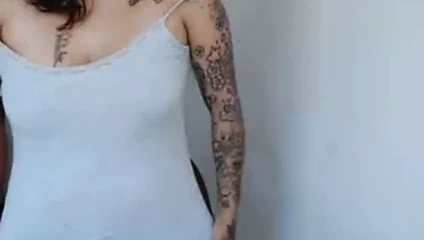 Webcambabe onu kedi gösterir