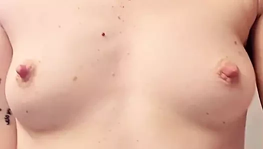 Evli kadın meme sallıyor