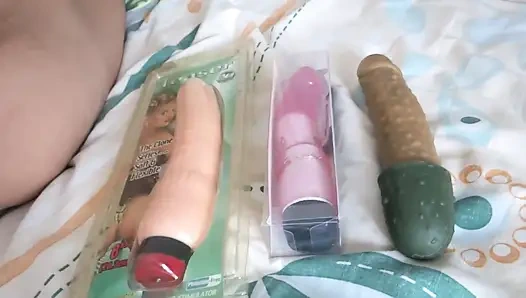 Plajda, güzel üvey annemin rahatlamasını izlerken çok mastürbasyon yapıyorum.