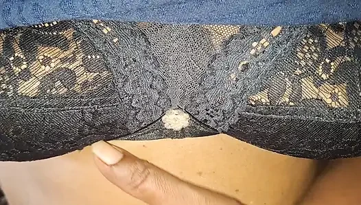 Asyalı orta yaşlı seksi kadın ev yapımı gerçek video