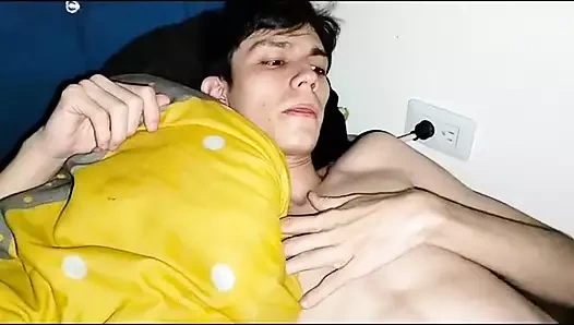 Aldatan üvey kız kardeşim onu sikerken beni videoya çekiyor