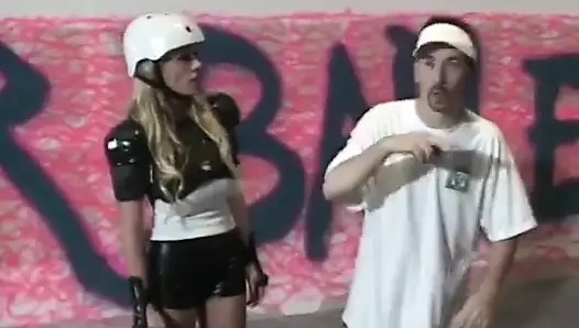 Kaltak sıkı götünü siktiriyor