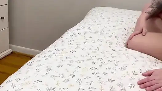 Üvey kız üvey babası tarafından götünü siktiriyor ve ağzı açık kalıyor