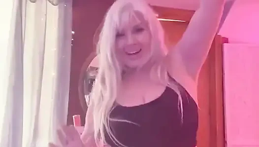 "uslu kız" için film günü bts