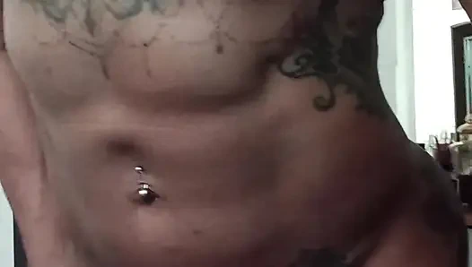 Kaslı ve kaslı bir esmerin sahip olmasının üstesinden gelebilir misin?