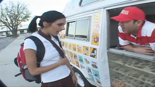 Dondurmacı, seks karşılığında gençlere dondurma satıyor #02