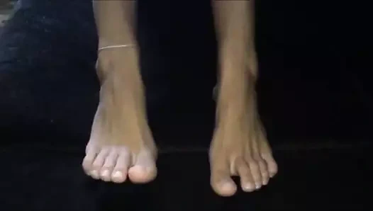 Litsa seksi (39 numara) ayaklarını hareket ettiriyor