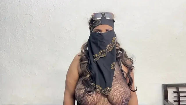 Dövmeli teyze ko choda, desi teyze ko choda, tesettürlü aurat ko choda, hintli yenge ko choda desi yenge ki chudai ki chudai