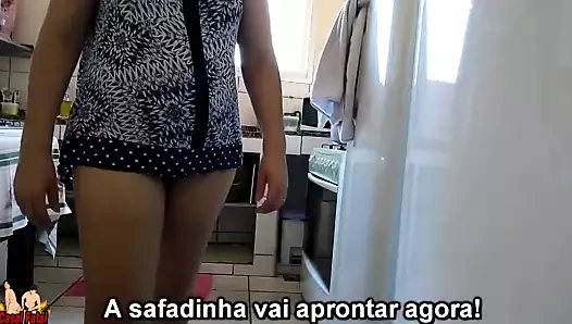 Eşi başka bir adama kedi gösterir