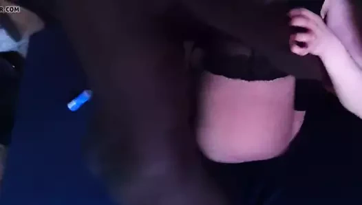 Femme cocu, baise brutale avec un taureau trio interracial