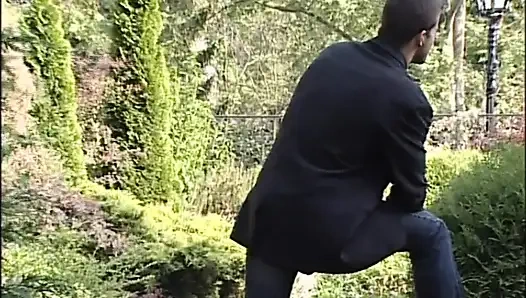 Büyük memeli inanılmaz seksi sekreterler büyük yaraklarla sikiliyor