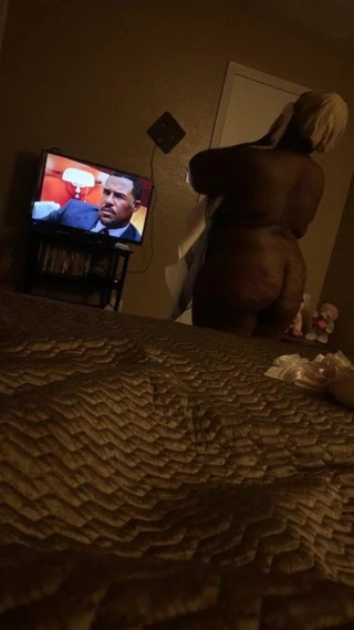 Phat yuvarlak gamze eşek bükme ve havlu ile kendini kurutma