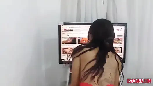 Genç çift amatör sigara içenler