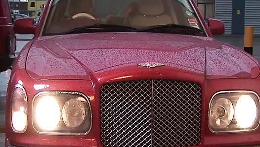 Her şey için gidiyorlar sahne 2_slim sarışın arkadaşı ve arabada şoförle üçlü seks yapıyor