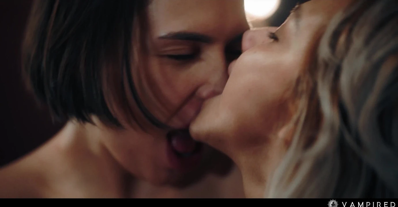 Vampir lezbiyen gotik kızlar - ateşli hatunlar amcık yalıyor ve orgazm olmak için yüze oturuyor