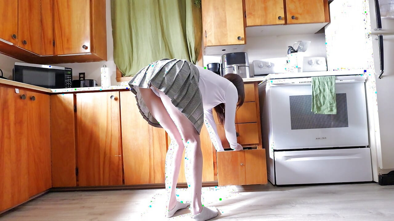 Stepdaughter gets STUCK, Stepdad helps (WARNING - Massive SQUIRTS)