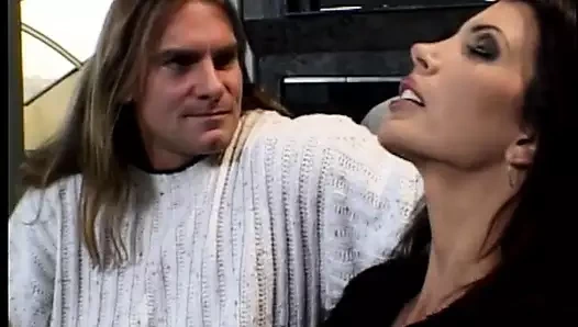 Sigara içme sıcak esmer ile sıcak memeler bir mutant horoz tarafından çivilenmiş alma