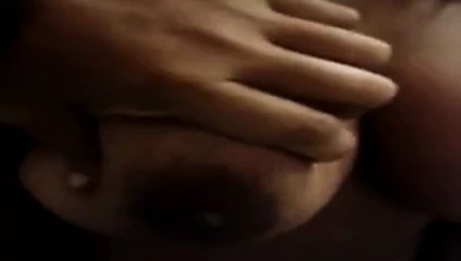 Büyük memeli kız gösterisi