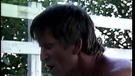 Yuvarlak götlü sarışın erkek delisi sert sikişten sonra edepsiz anal dölleniyor